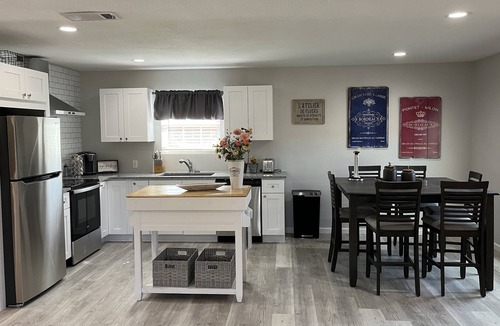 Fort Worth Cottage | Newly built spacious stand alone cottage close to Fort Worth