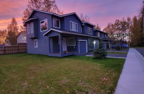 Taku - Campbell House | NEWLY BUILT TOWNHOME W/2 BEDROOM & HEATED GARAGE