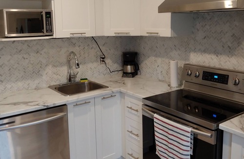 Alcona Cottage | Newly renovated Cozy Cottage with a Condo feel!