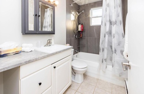 Vanier North Apartment | Newly Renovated - Modern 2BR with King Bed - Near Downtown!