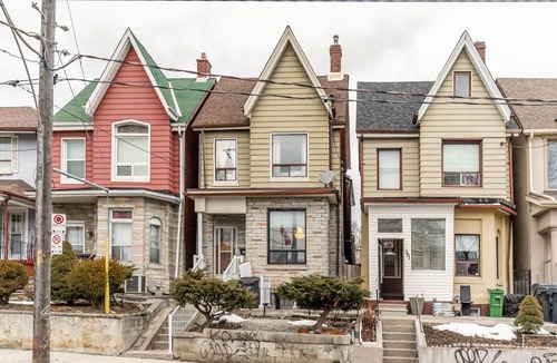 Little Italy Apartment | Newly Renovated - Modern 2BR Apartment - Trinity Bellwoods!