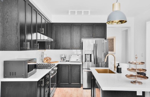 Thorold House | Newly Renovated Modern Home near Niagara!
