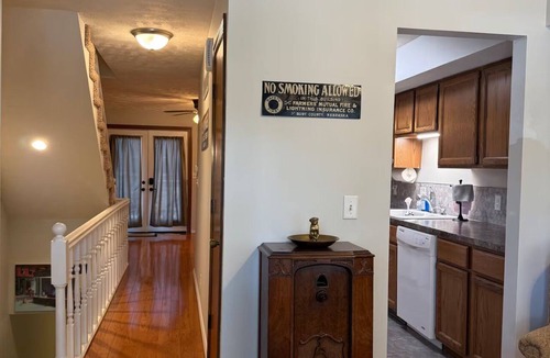 Near South House | Nicely updated 3 Bedroom Condo with free parking