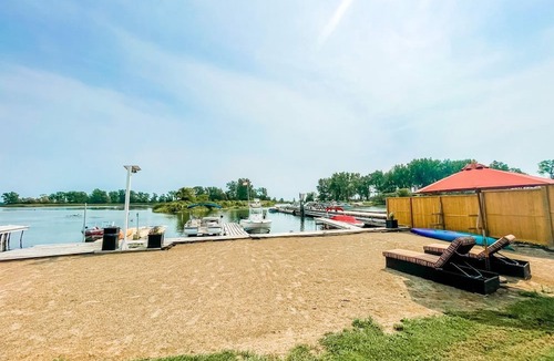 Wellington Cabin | Nordic Hideaway at Wellington on the Beach for an Ontario Holiday