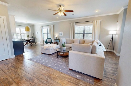 College Station Villa | Northgate Landing- Walk to A&M & Nightlife