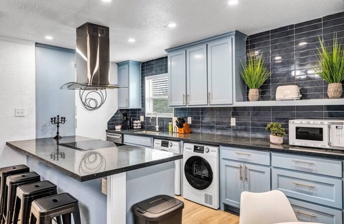 College Station Apartment | Oakley: 2nd floor, King Beds/Close to A&M