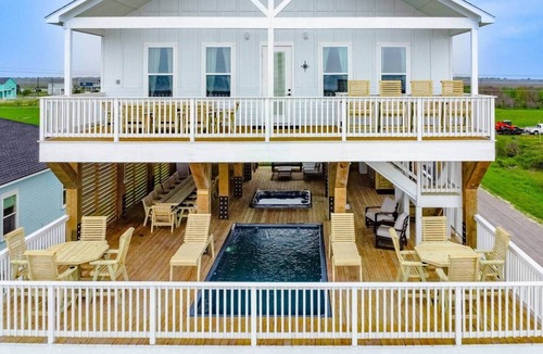 Port Bolivar House | Oceanfront Oasis|Sleeps 14|Pool