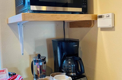 Kodiak Apartment | Oceanspray:2-bdrm apartment where you'll feel the ocean spray!