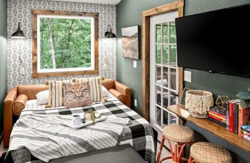 Powell House | Off-Grid Cabin Surrounded by Trees in Pineville, Missouri