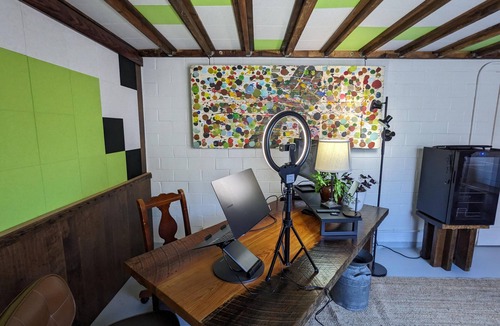 Mountain View Bed & Breakfast | Office-Ette~For Let (short term rental office)