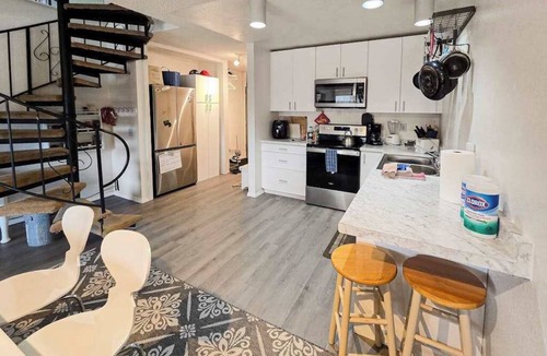 Alyeska Condo | Olympic Loop 405S | Ski-In/Ski-Out Condo | Fireplace & Balcony