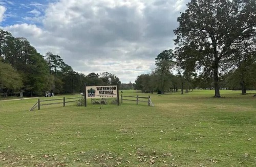 Waterwood House | On golf course with lake view, deer, boat launch