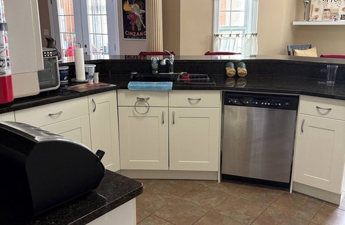 Colborne House | one suit share kitchen, dining room, leaving room, with AC in Colborne