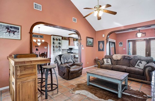 Pine Island House | Open Floor Concept Designed to Entertain w/Inspiring Sunsets, Texas Sky & ⭐️s