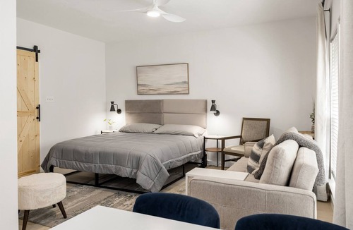 Northgate Apartment | Orchid: Studio Apt, 4 Minute Walk to A&M