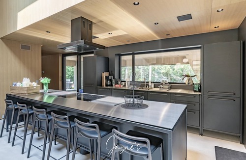 Seguin Cottage | Outstanding 6 bed 5 bath cottage on Lake Joseph with Boathouse - 1000ft frontage