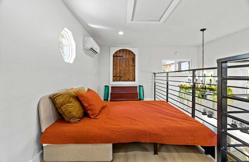 Paige Cabin | Outstanding Luxurious Dome with Mini Golf, Outdoor Bath, Sauna and Lake Views in Elgin, Texas