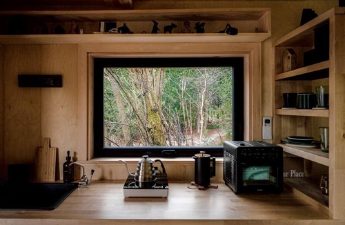 Acton Cabin | Outstanding Tiny House with Stunning Forest Sights in Acton, Ontario