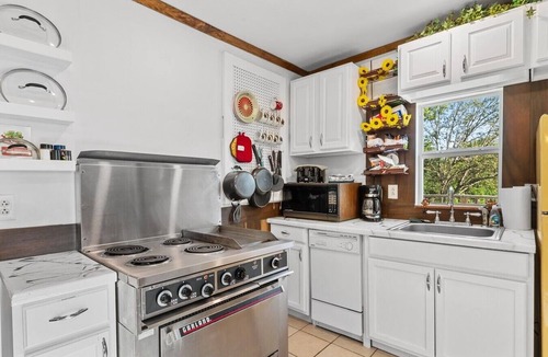 Henderson Cabin | Ozark Cabin w Deck Near Norfork Lake!