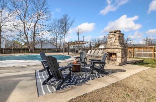 Springdale House | Palm Pool House-Pool-IN Downtown-Walk Everywhere