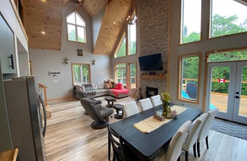 Lion's Head Ski Chalet | Pampered Bear's Den