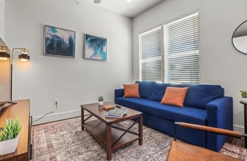 West Oak Hill Apartment | Pampering New Unit Studio 1Ba Pool, Golf Sim