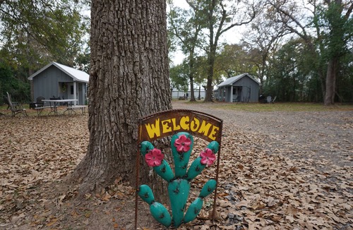 Caldwell Cottage | Paradise Point Cottage tucked in a shady relaxing setting.