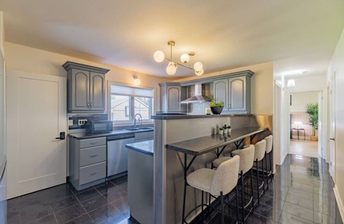 Niagara Falls Apartment | Parkway Boutique Suite C, 10 mins to Falls & Golf