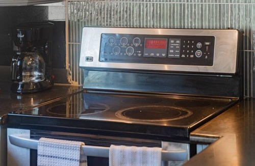 Niagara Falls Apartment | Parkway Boutique Suite C, 10 mins to Falls & Golf