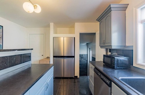 Niagara Falls Apartment | Parkway Boutique Suite C, 10 mins to Falls & Golf