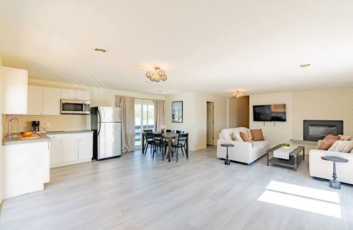 Niagara Falls Apartment | Parkway Boutique Suite D, 10 mins to Falls & Golf
