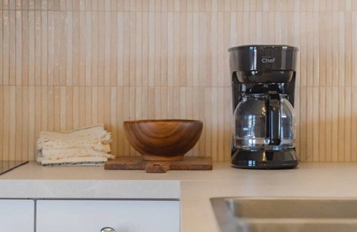 Niagara Falls Apartment | Parkway Boutique Suite B, 10 mins to Falls & Golf