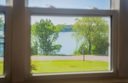 Niagara Falls Apartment | Parkway Boutique Suite B, 10 mins to Falls & Golf