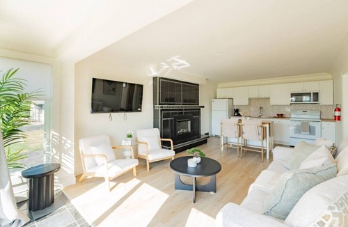 Niagara Falls Apartment | Parkway Boutique Suite A, 10 mins to Falls & Golf