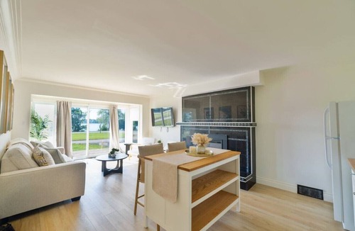 Niagara Falls Apartment | Parkway Boutique Suite A, 10 mins to Falls & Golf