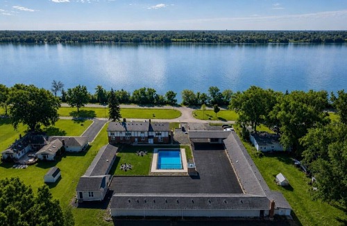 Niagara Falls Apartment | Parkway Boutique Suite 01, 10 mins to Falls & Golf