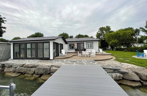 South Glengarry Cottage | Paul’s Waterfront Haven Main Cottage