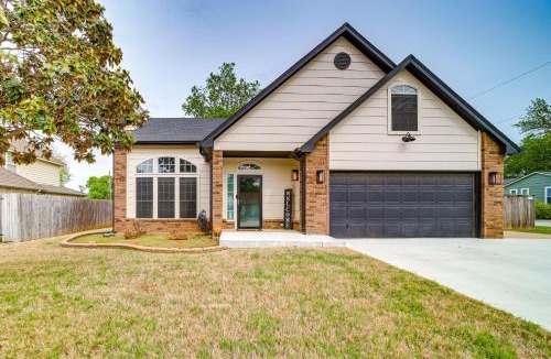 Tulsa House | 'Peace & Tranquility': Home 2 Mi to Dtwn Tulsa!