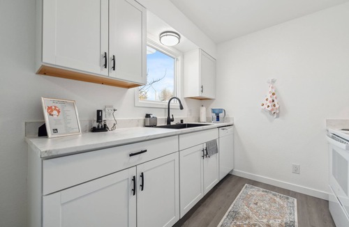Turnagain Apartment | Peaceful 1-bedroom apartment in charming Anchorage near downtown