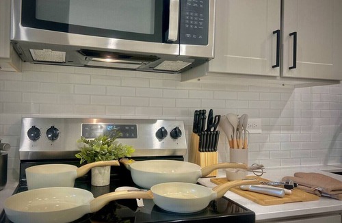 Sherman Apartment | Peaceful 1BR Stay w/Pool & Gym Access In-Unit W/D
