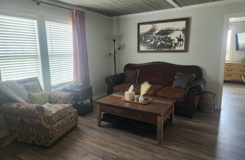 Granbury House | Peaceful 2-bedroom house, pet friendly in charming Granbury