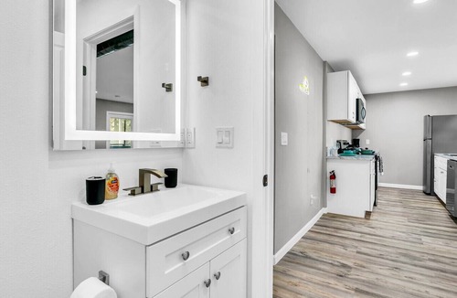 West Arlington Apartment | Peaceful 2BR Getaway Minutes from Downtown Arlington
