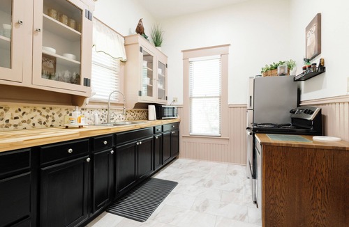 Hillsboro House | Peaceful and centrally located 2-bedroom house with AC and WiFi in Hillsboro