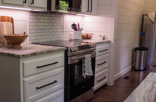 Clinton Cottage | Peaceful and quiet home near the Ozarks.