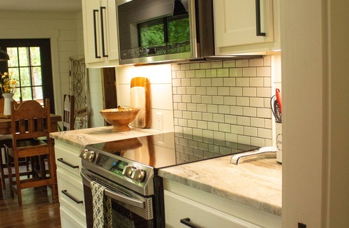 Clinton Cottage | Peaceful and quiet home near the Ozarks.