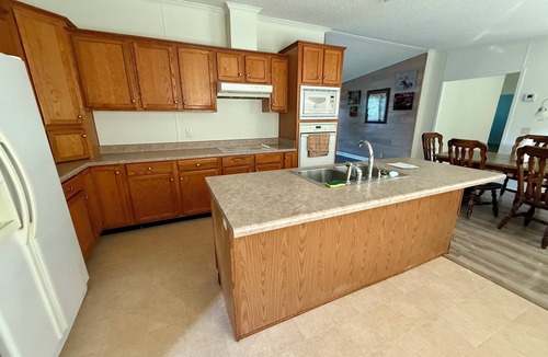 Utica House | Peaceful and relaxing in the country, large space, sleeps 6