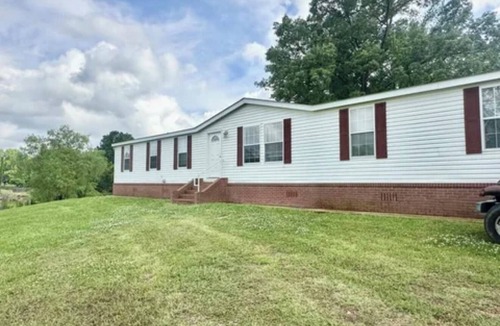 Utica House | Peaceful and relaxing in the country, large space, sleeps 6
