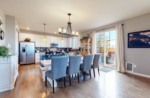 Conservatory House | Peaceful and Spacious~Sleeps 10, Large yard,Fire-pit, Grill, Hot-Tub, Ping Pong~