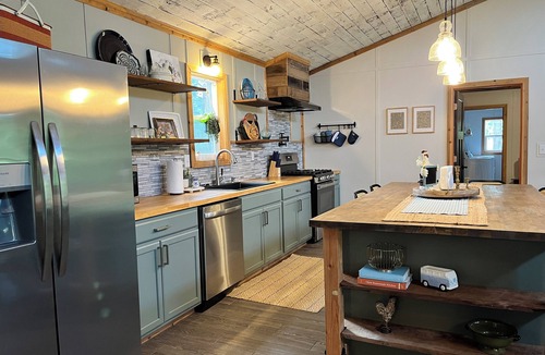 Stillwater Cottage | Peaceful Boho Retreat Nestled in the Woods – 5 Mins from Downtown