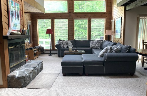 West Dover House | Peaceful, comfortable townhouse near Mount Snow; free shuttle; hot tub